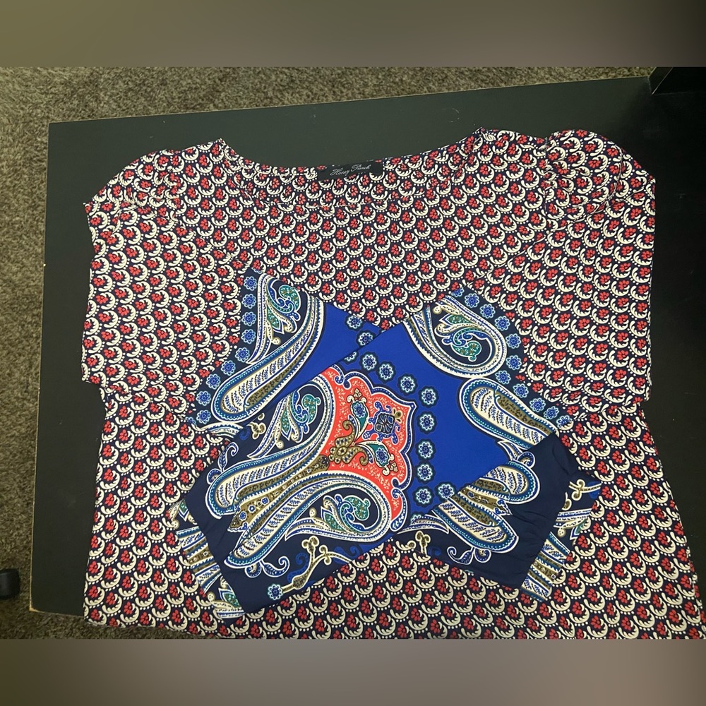 Patterned dress in size S.